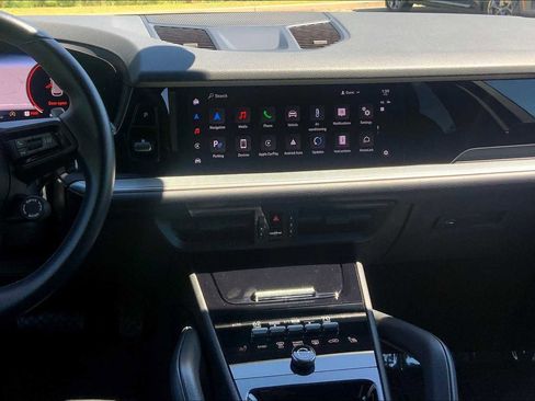 Used 2024 Porsche Cayenne image 17