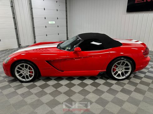 Used 2004 Dodge Viper SRT-10 image 4