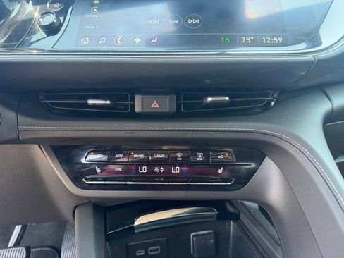 Used 2023 Buick Envision Essence FWD image 34