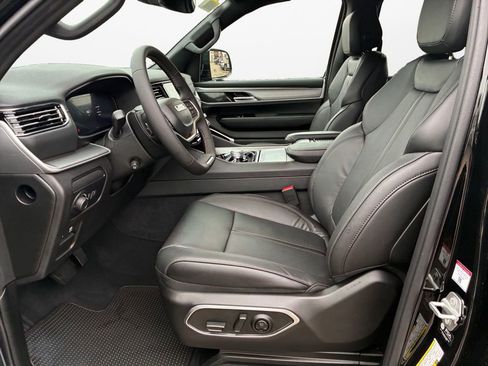 New 2026 Jeep Grand Wagoneer L 2WD w/ Premium Group I image 19