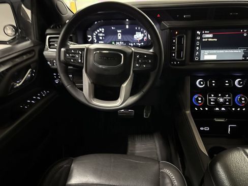 Used 2023 GMC Yukon Denali AWD/4WD image 11
