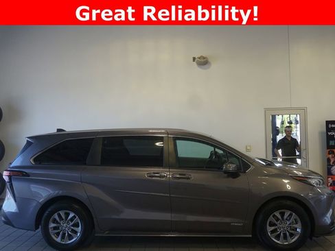 Certified 2021 Toyota Sienna LE FWD image 2
