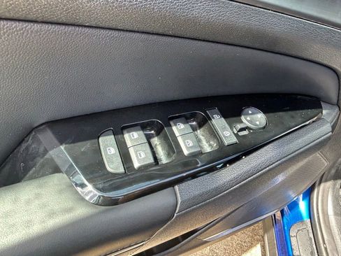 Used 2023 Kia Sportage EX image 17