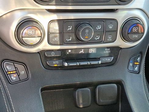 Used 2017 GMC Yukon SLT w/ Premium Edition image 16