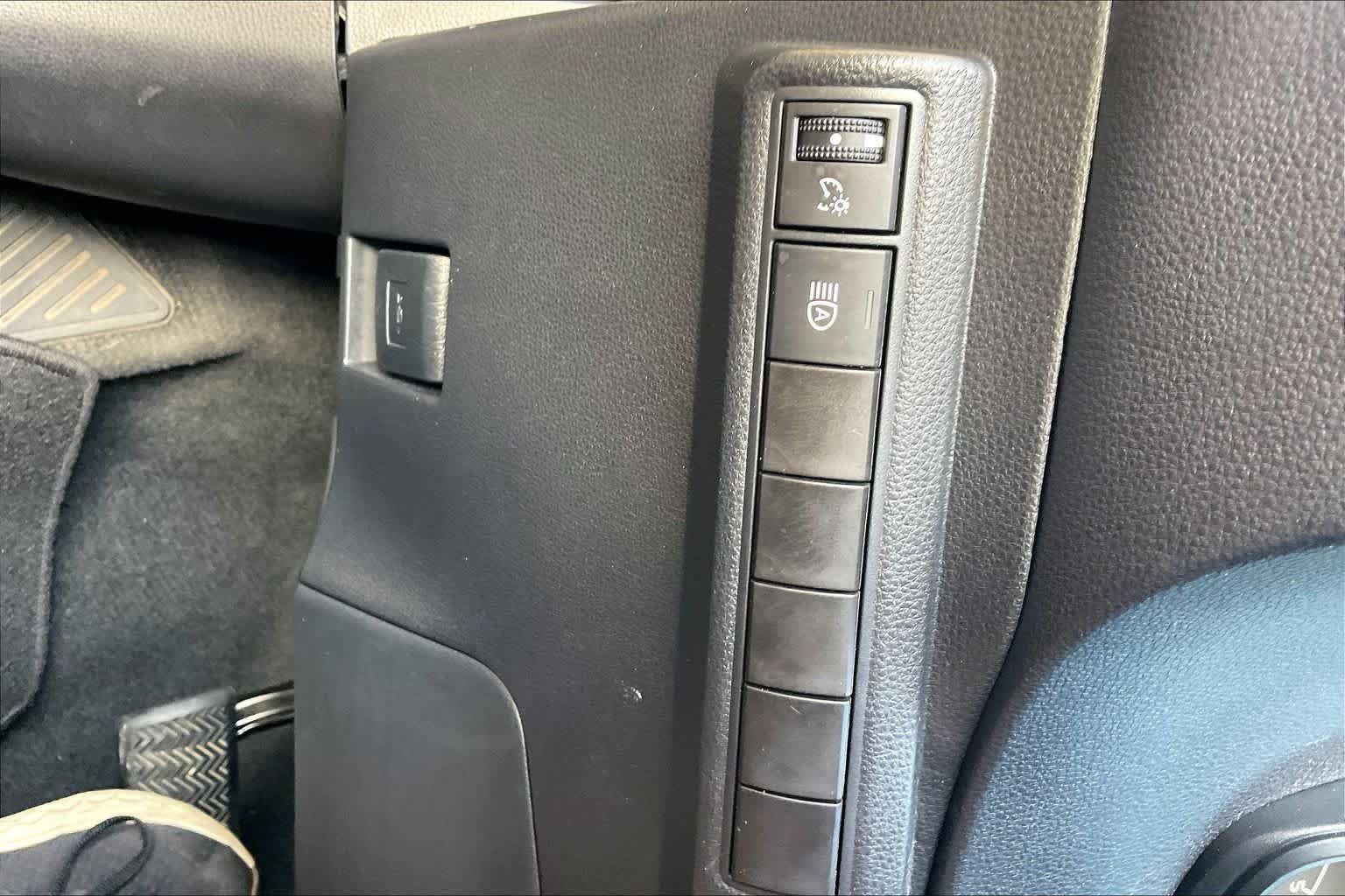 Used 2023 Toyota Corolla LE FWD image 31