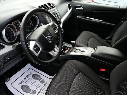 Used 2019 Dodge Journey SE w/ Connectivity Group FWD image 12