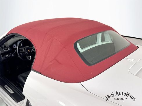 Used 2021 Porsche 718 Boxster RWD image 16