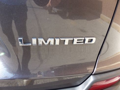 Used 2021 Jeep Cherokee Limited AWD/4WD image 10