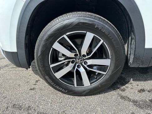 Certified 2023 Volkswagen Atlas SE FWD image 9