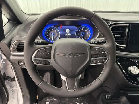 New 2026 Chrysler Pacifica Select image 19