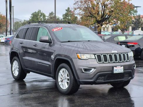 Used 2017 Jeep Grand Cherokee Laredo w/ Quick Order Package 23E image 3