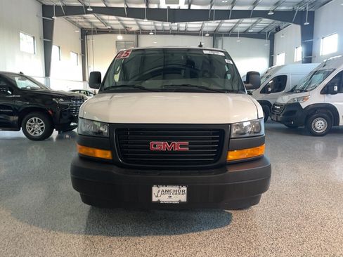 Used 2025 GMC Savana 3500 Extended RWD image 2