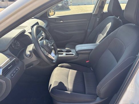 Used 2025 Nissan Altima 2.5 SV FWD image 27