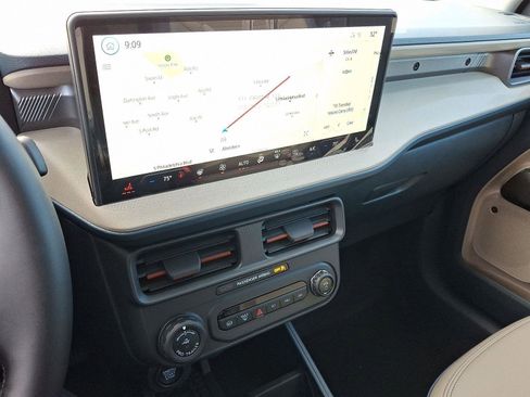 New 2025 Ford Maverick Lariat w/ 4K Tow Package image 12