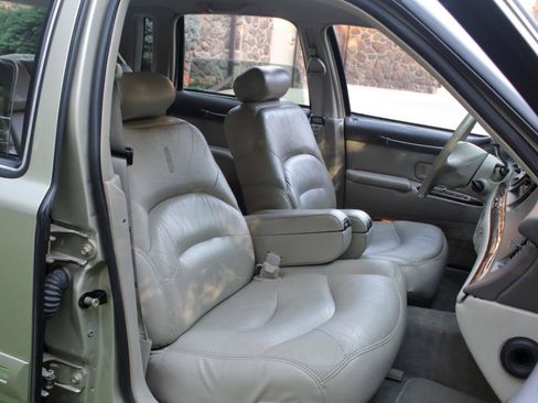 Used 1997 Lincoln Town Car Signature RWD image 49