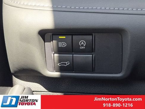 Used 2026 Toyota Highlander XLE AWD/4WD image 23