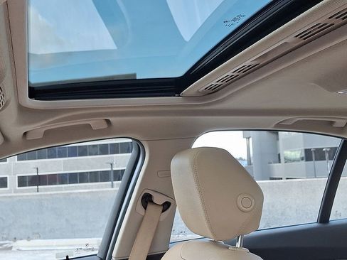 Used 2018 BMW 320i xDrive Sedan w/ Convenience Package image 16