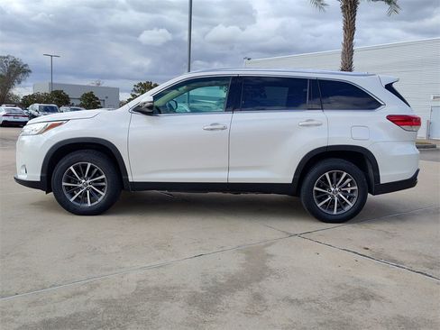 Used 2019 Toyota Highlander SE image 4