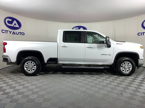 Used 2024 Chevrolet Silverado 2500 LT AWD/4WD image 2