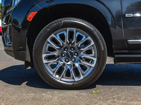 Used 2024 GMC Yukon XL Denali Ultimate AWD/4WD image 11