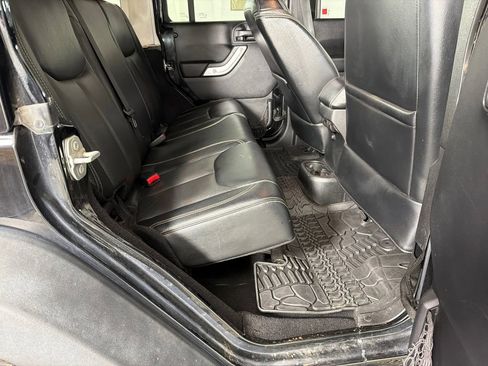 Used 2016 Jeep Wrangler Unlimited Rubicon image 15