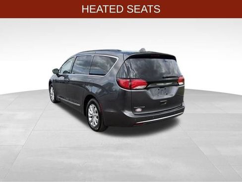 Used 2017 Chrysler Pacifica Touring-L FWD image 5