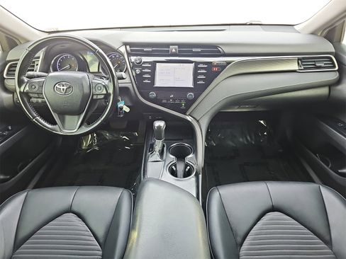 Used 2019 Toyota Camry SE w/ Carpet Mat Package image 9