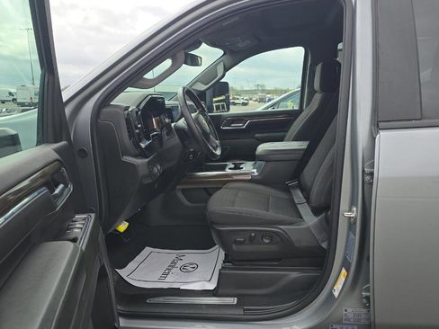 Used 2024 Chevrolet Silverado 2500 LT w/ Convenience Package image 5