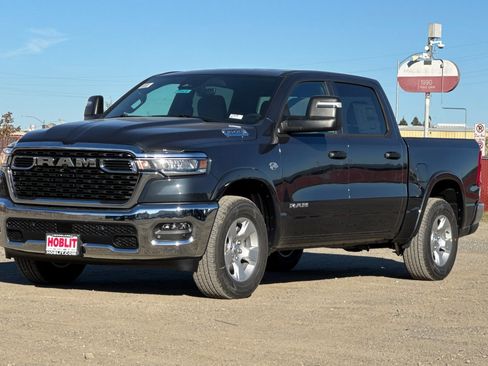 New 2026 RAM 1500 4x4 Crew Cab image 7