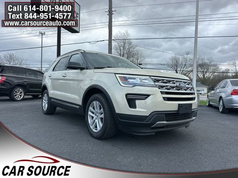 Used 2018 Ford Explorer XLT AWD/4WD image 3