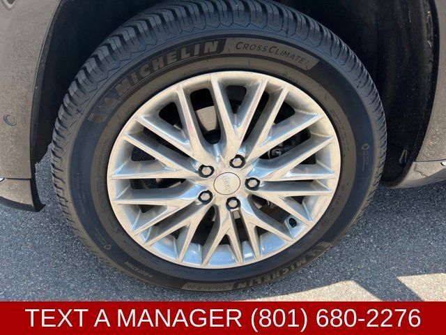 Used 2018 Jeep Grand Cherokee Summit AWD/4WD image 8