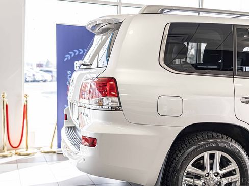 Used 2015 Lexus LX 570 4WD w/ Luxury Package image 15