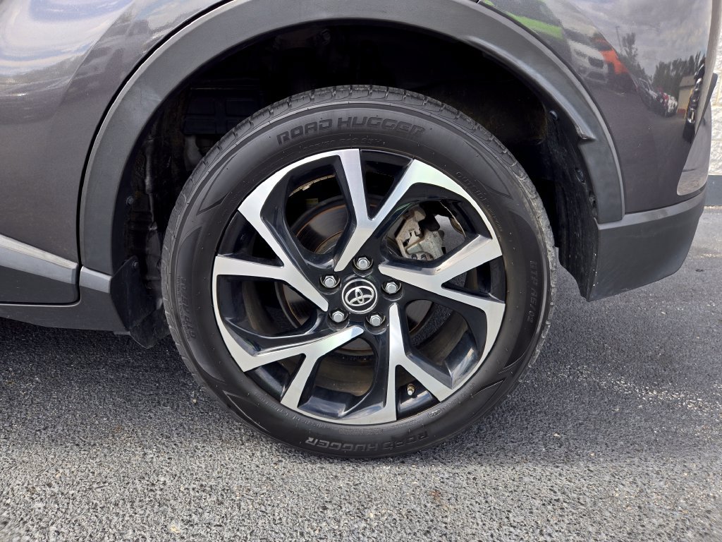 Used 2019 Toyota C-HR XLE FWD image 9