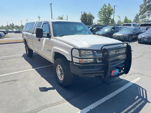 Used 2006 Chevrolet Silverado 2500 LT w/ Heavy-Duty Power Package AWD/4WD image 4