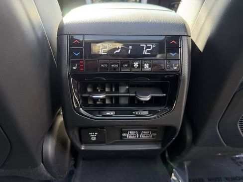 Used 2022 Jeep Grand Cherokee Overland w/ Advanced Protech Group III AWD/4WD image 34
