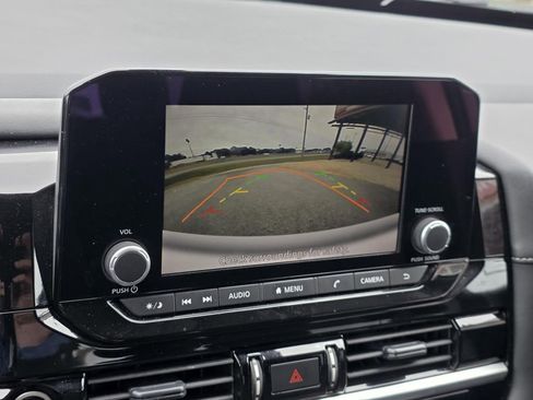 Used 2024 Nissan Pathfinder SV FWD image 15