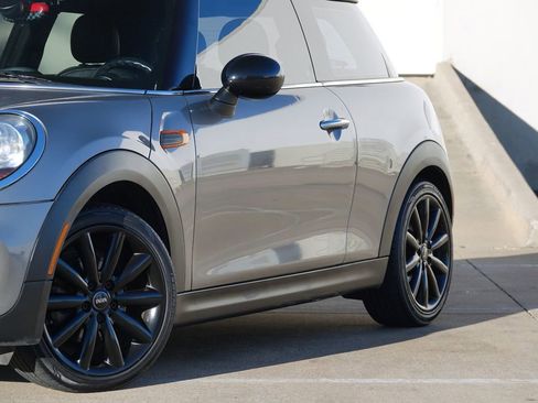Used 2018 MINI Cooper 2-Door Hardtop image 21