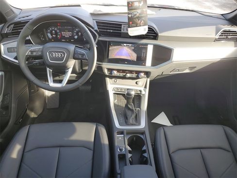 New 2025 Audi Q3 2.0T Premium image 23