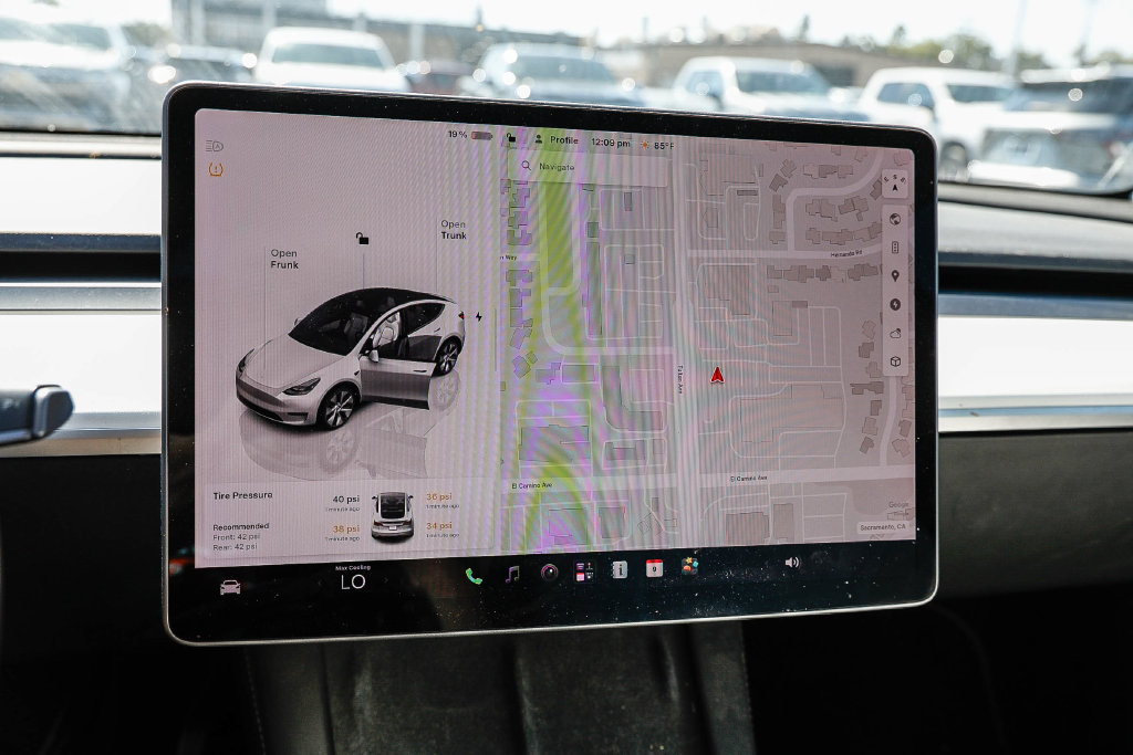 Used 2023 Tesla Model Y Long Range AWD/4WD image 9
