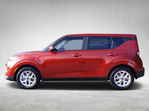 Certified 2022 Kia Soul LX w/ Technology Package image 6