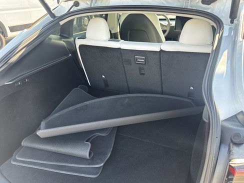 Used 2023 Tesla Model Y Long Range AWD/4WD image 3