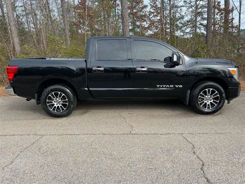 Used 2020 Nissan Titan SV w/ SV Convenience Package AWD/4WD image 11