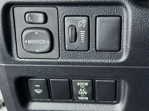 Used 2017 Toyota 4Runner SR5 AWD/4WD image 17