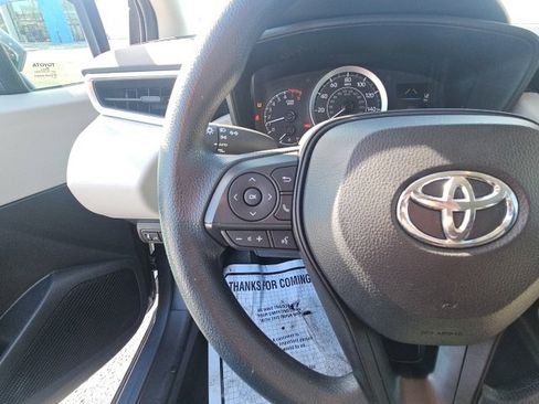 Used 2022 Toyota Corolla LE image 16