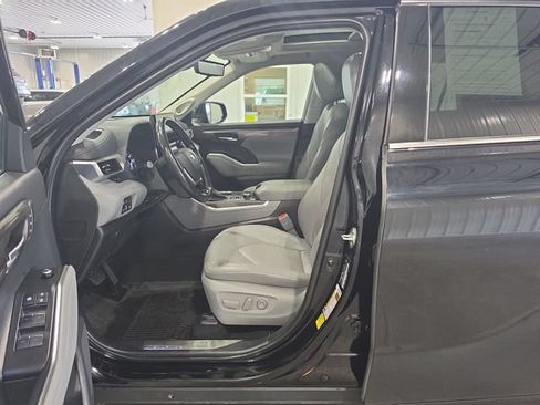 Used 2020 Toyota Highlander Platinum AWD/4WD image 24