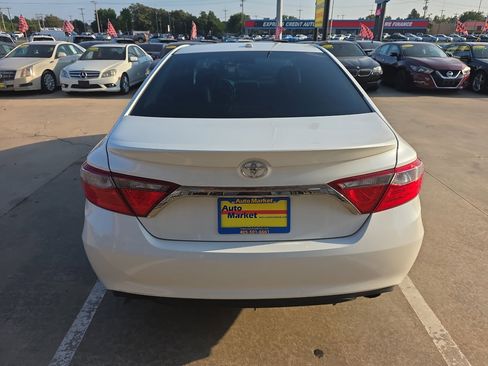 Used 2016 Toyota Camry SE image 6