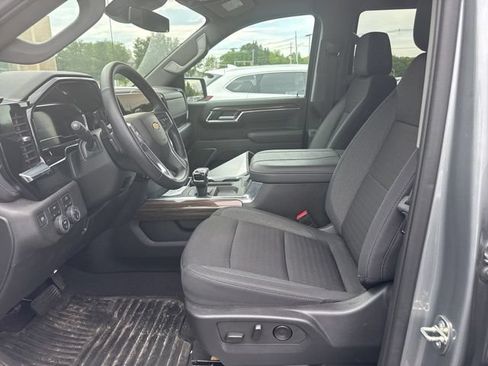 Used 2023 Chevrolet Silverado 1500 LT AWD/4WD image 7