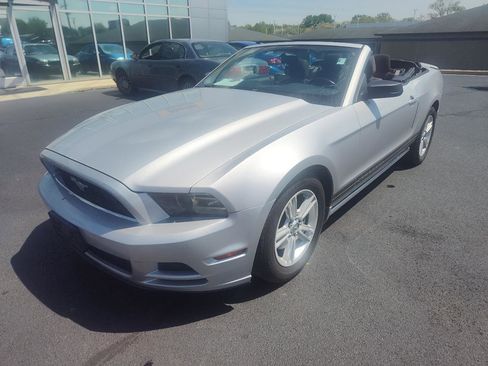 Used 2013 Ford Mustang Convertible RWD image 1