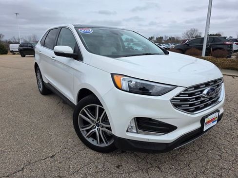 Used 2022 Ford Edge Titanium image 2