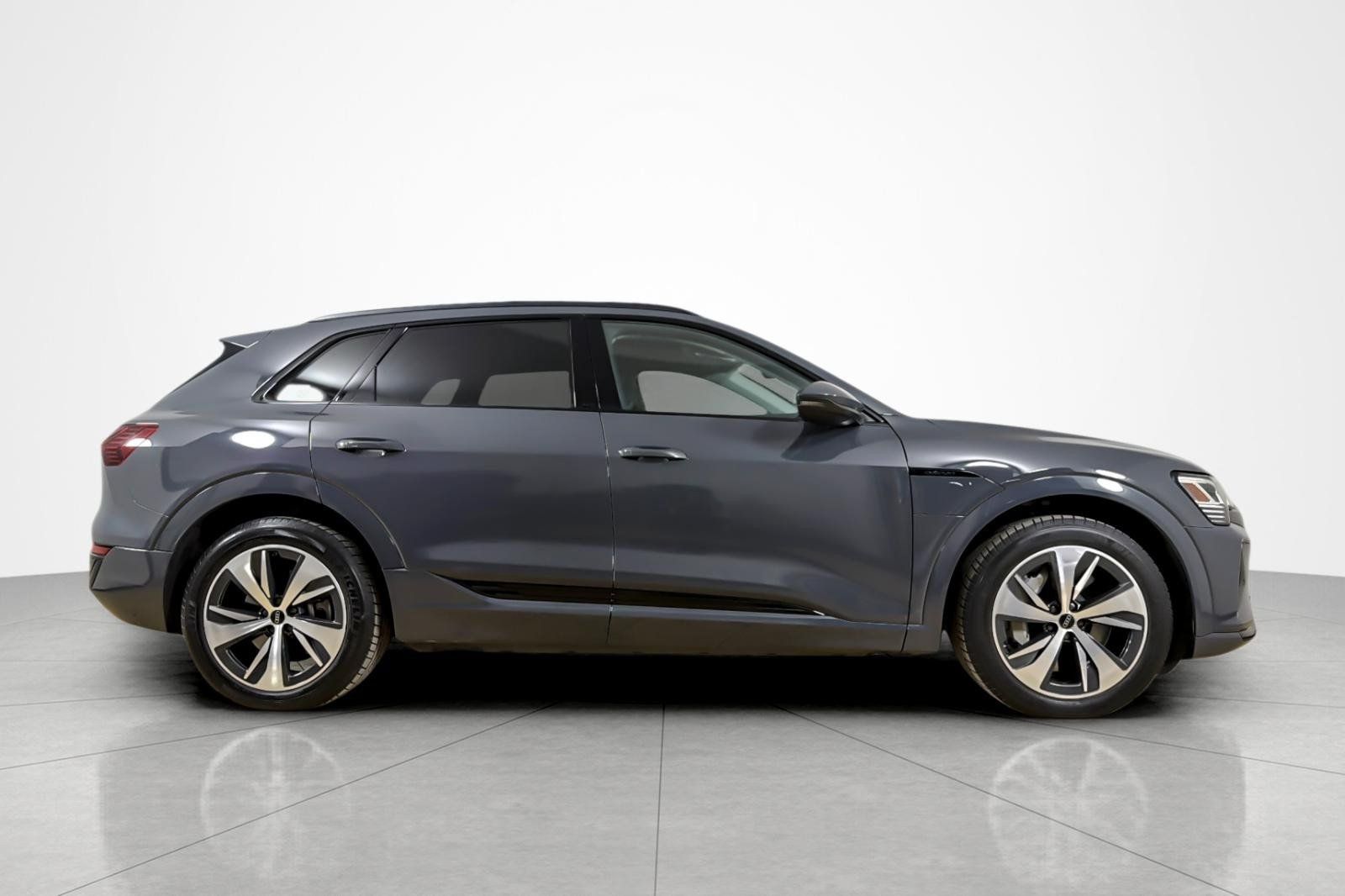 Used 2024 Audi Q8 e-tron Premium AWD/4WD image 6